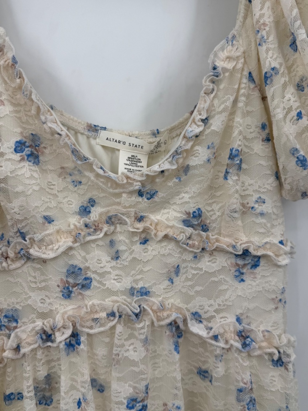 Altar'd State Top Women Large NEW Ivory Blue Cottage Floral Lace Babydoll Blouse - Picture 3 of 16